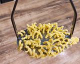 Une image de l'étape 2 de Passatelli in brodo.