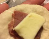 Foto del paso 2 de la receta: Bizcochos rellenos de fiambre y queso