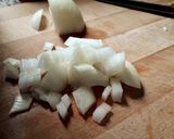 Foto del paso 2 de la receta: Ensalada con manzana 🍏🍅🥬