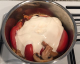 Foto del paso 3 de la receta: Milanesas de pollo bañadas en salsa de champiñones y chipotle