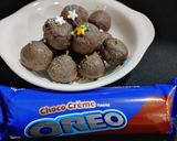 A picture of step 4 of Oreo chocolate balls.