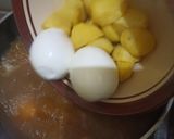 Foto langkah ke 4 dari resep Gulai ayam telur kentang instan.