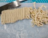 Foto langkah ke 3 dari resep Pine nut kalguksu/jat - guksu 잣국수 hanjipyeong drama start up.