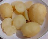 Foto del passaggio 1 della ricetta Patate, funghi misti e parmigiano filante
