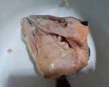 Foto langkah ke 1 dari resep Pepes Kepala Salmon.