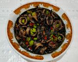 Foto langkah ke 2 dari resep Oseng Cumi Hitam.