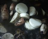 Foto langkah ke 6 dari resep Cumi Hitam Putih Telur.