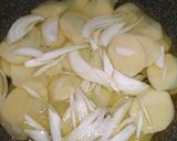 Foto del paso 1 de la receta Pulpo con patata panadera encebollada