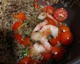 รูปขั้นตอนการทำที่ 2 ของ ควินัวกุ้งผัดกระเพรามะเขือเทศ