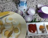 A picture of step 1 of Masala malai egg.