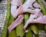 Foto del paso 1 de la receta: Espárragos con panceta y cherry