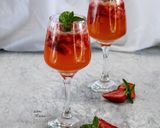 صورة لخطوة 2 من وصفة 🍓 موهيتو الفريز ولا أطيب 🍓