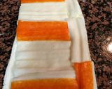 Foto del paso 4 de la receta: Rollitos de pan de molde con atún, mahonesa y palitos de surimi