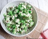 Foto langkah ke 4 dari resep Popcorn rasa pandan.