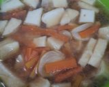 Foto langkah ke 3 dari resep Sup Kue Ikan Wortel.