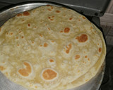 A picture of step 3 of Soft layered chapati.