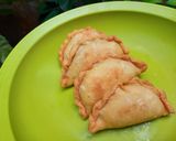 Foto langkah ke 8 dari resep Pastel isi mie goreng/sayur bumbu kari.