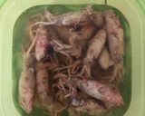 Foto langkah ke 1 dari resep Oseng Cumi Asin Pedas.