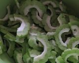 Foto langkah ke 2 dari resep Tumis pare rebon kepala cumi.