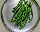A picture of step 1 of Sauteed Green Beans.
