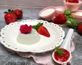Foto del passaggio 4 della ricetta Panna cotta al basilico con composta di fragole