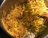 صورة لخطوة 3 من وصفة نودلز بالدجاج والخضار 🥕🌶🍗🍜
