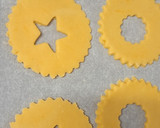 Ünnepi fahéjas szilvalekváros Linzer recept fázis 2 fotója
