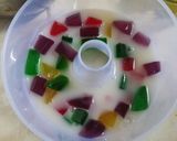 Foto langkah ke 5 dari resep Puding Susu Mozaik.