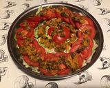 Une image de l'étape 5 de Salade iceberg et tomates aux raisins marinés sauce tomates séchées.