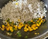भुट्टा पोहा - कॉर्न पोहा - मॉनसून के लिए क्लासिक इंडियन नाश्ता रेसिपी चरण 4 फोटो