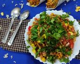 A picture of step 3 of Maggi Bhel.