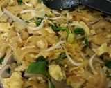 Foto langkah ke 10 dari resep Kwetiau Ayam Bakso Simple.