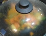 Une image de l'étape 4 de Salade liégeoise au saumon.