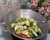Foto langkah ke 2 dari resep Tumis oyong/gambas enak.