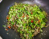 Foto langkah ke 7 dari resep Tumis Ikan Teri Daun Kunyit.