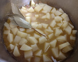 Foto del paso 4 de la receta: Estofado de solomillo con patatas en crema de ajos