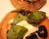Foto del paso 13 de la receta: Pizza Frita con Salsa de Tomate, Mozzarella y Aceitunas Negras