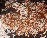 A picture of step 3 of Rice chikki murmura.
