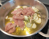 Foto del paso 1 de la receta: Pechuga y verduras a la cúrcuma