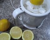 Une image de l'étape 2 de L'eau citronnée 🍋🍋🍋🍋.