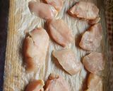 Foto del paso 1 de la receta: Pollo al horno con papas y muzzarella