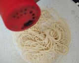 Foto langkah ke 4 dari resep Very Easy Creamy Cheese Spaghetti.