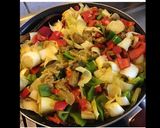 Une image de l'étape 3 de Sauté de porc aux endives poivrons et curry.