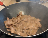 Foto del paso 2 de la receta: Wok de pasta, ternera, setas y gambas