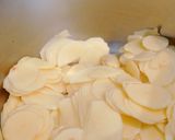 Une image de l'étape 2 de Gratin dauphinois.