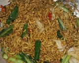 Foto langkah ke 5 dari resep Mie Goreng Hot ala iis.