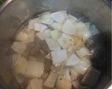 A picture of step 2 of Simple beef and onion soup.