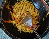 Foto langkah ke 5 dari resep Tumis mie pipih/oseng mie sederhana.