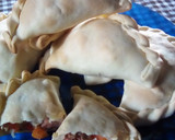 Foto del paso 4 de la receta: Empanadas criollas con salchichas parrilleras 🥟w(°ｏ°)w📣