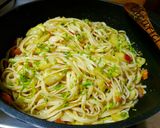 Pas rețetă Linguini cu anșoa, capere și dovlecel 3 fotografie